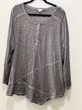 LOGO by Lori Goldstein gray long sleeve tunic, snap closure, handkerchief hem 2X